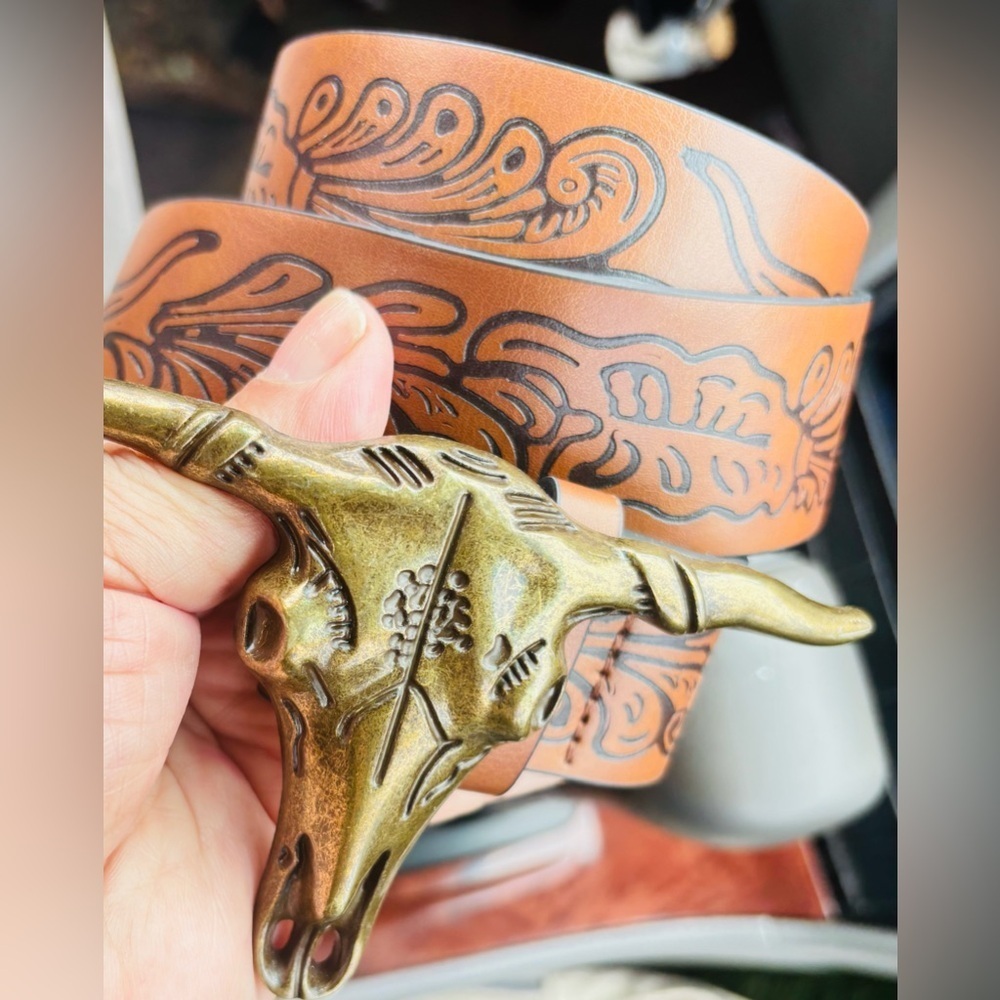 Western-style brown leather belt